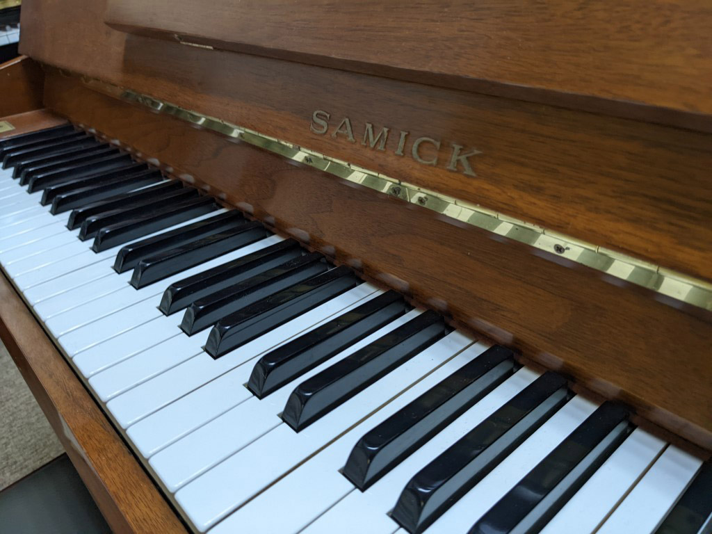 SAMICK S-108S — piano droit, photo 2