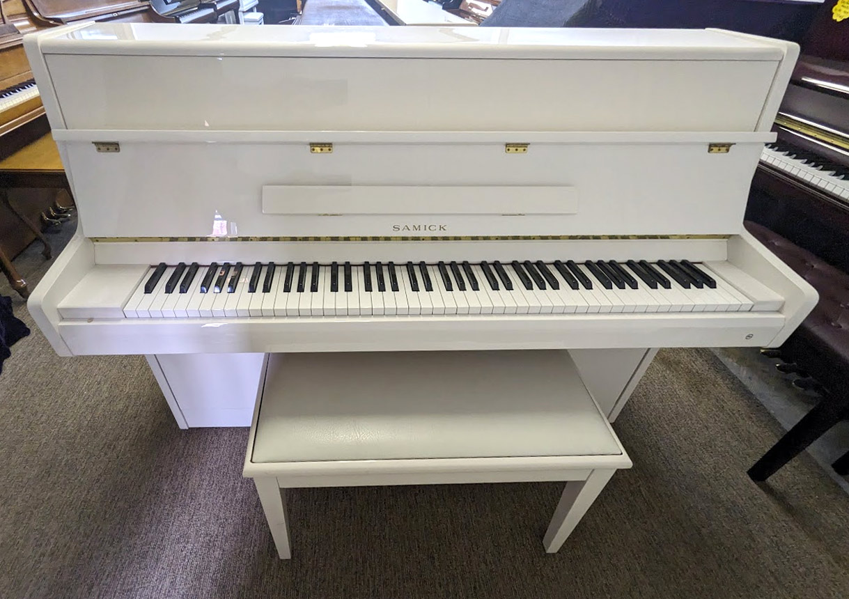 SAMICK SU-110 — piano droit