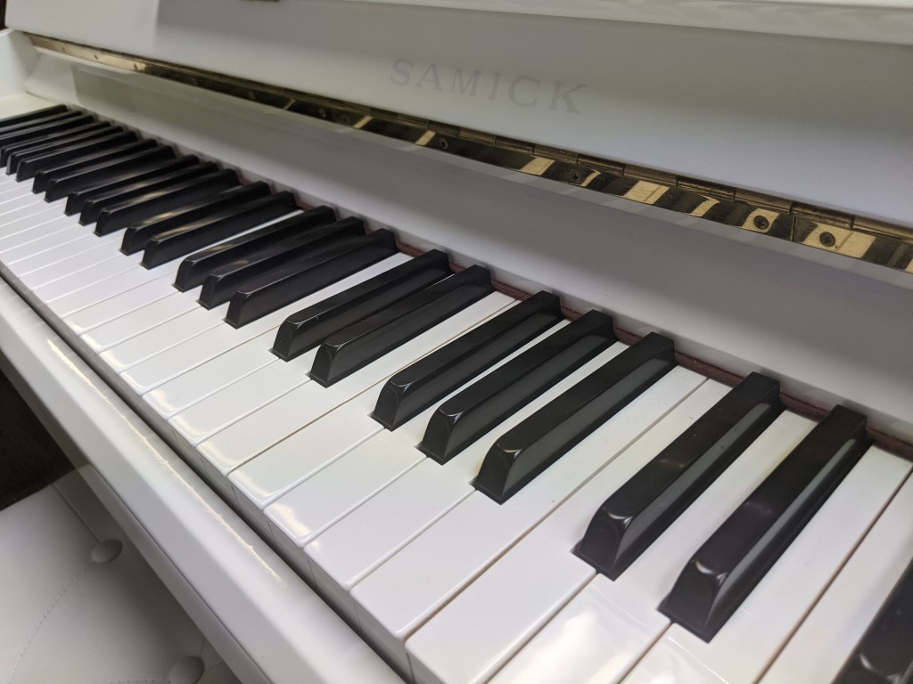 SAMICK SU-110 — piano droit, photo 1