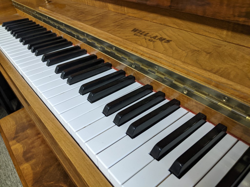 WILLIAMS — piano droit, photo 1