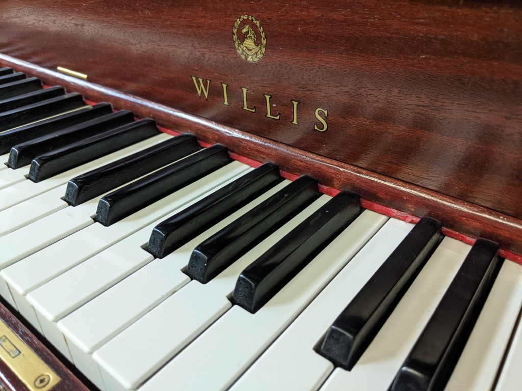 WILLIS — piano droit, photo 1