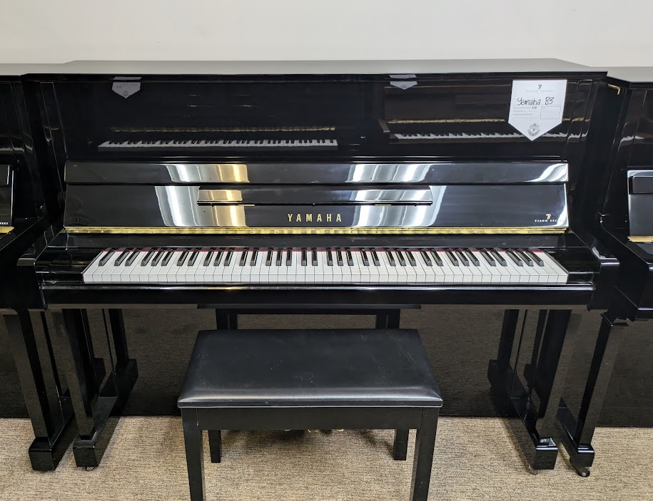 YAMAHA B3 — piano droit