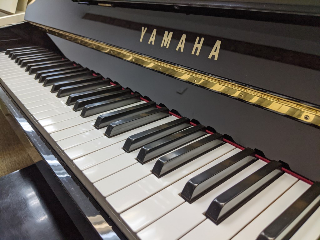 YAMAHA C-109 — piano droit, photo 1