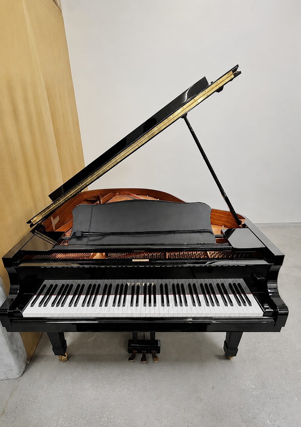 YAMAHA C2 2012 — grand piano