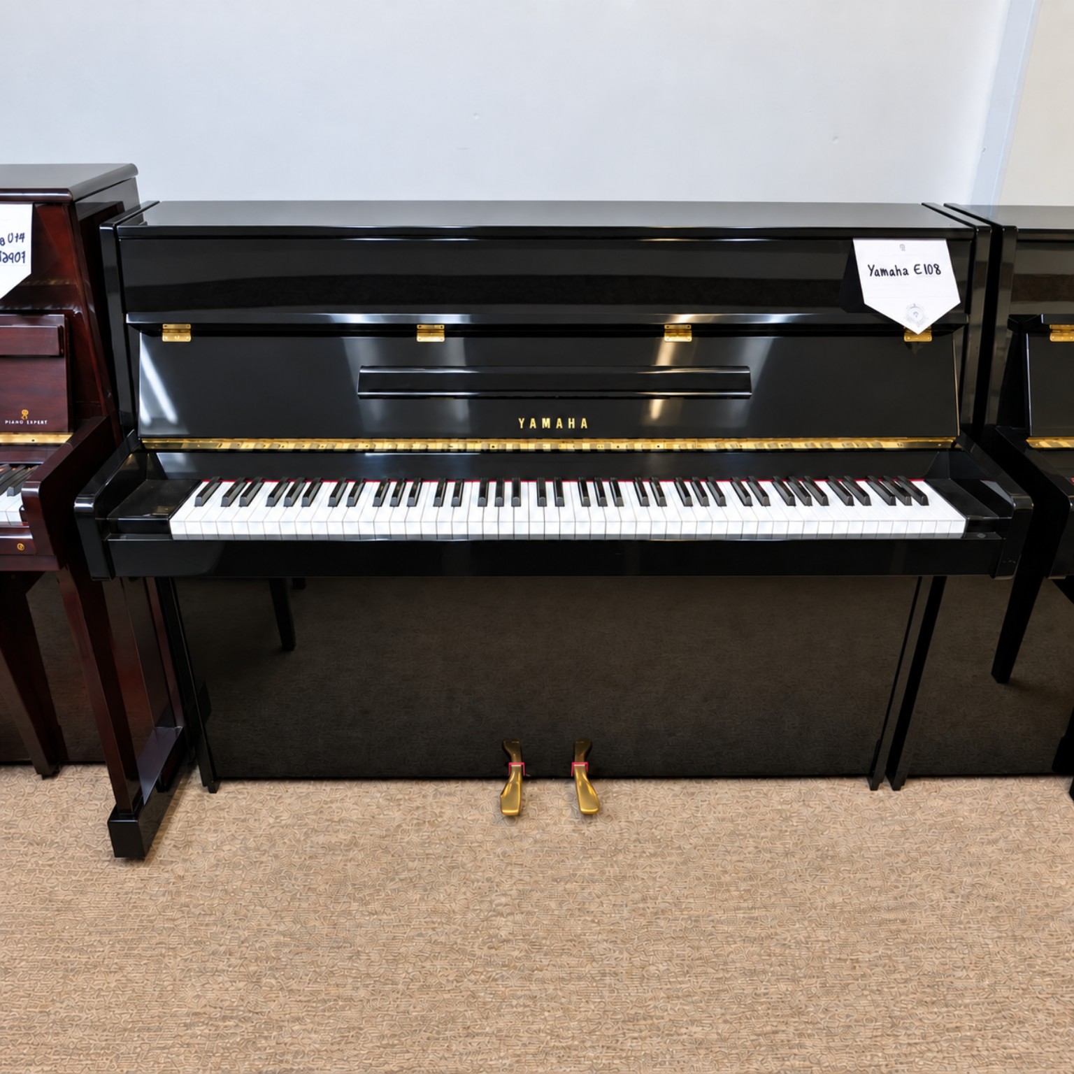 YAMAHA E-108 — piano droit