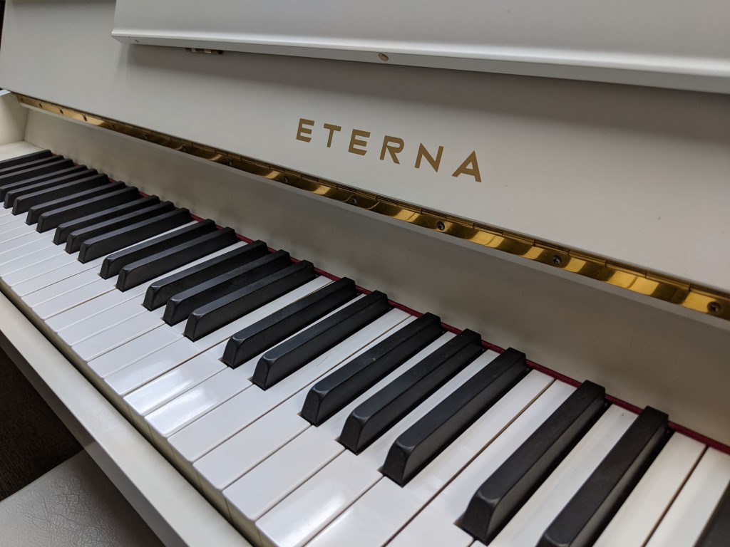 YAMAHA ETERNA ER-10 — piano droit, photo 1