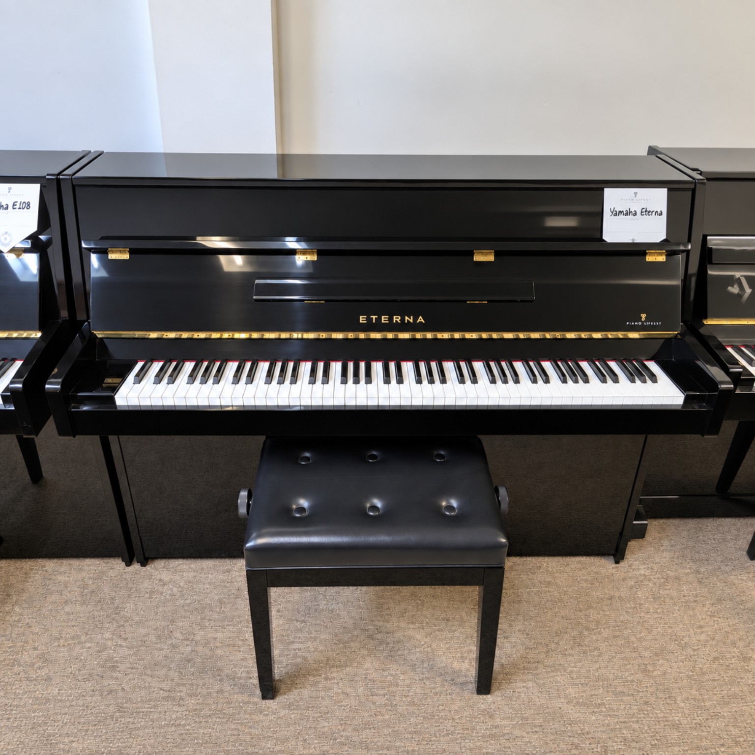 YAMAHA ETERNA — piano droit
