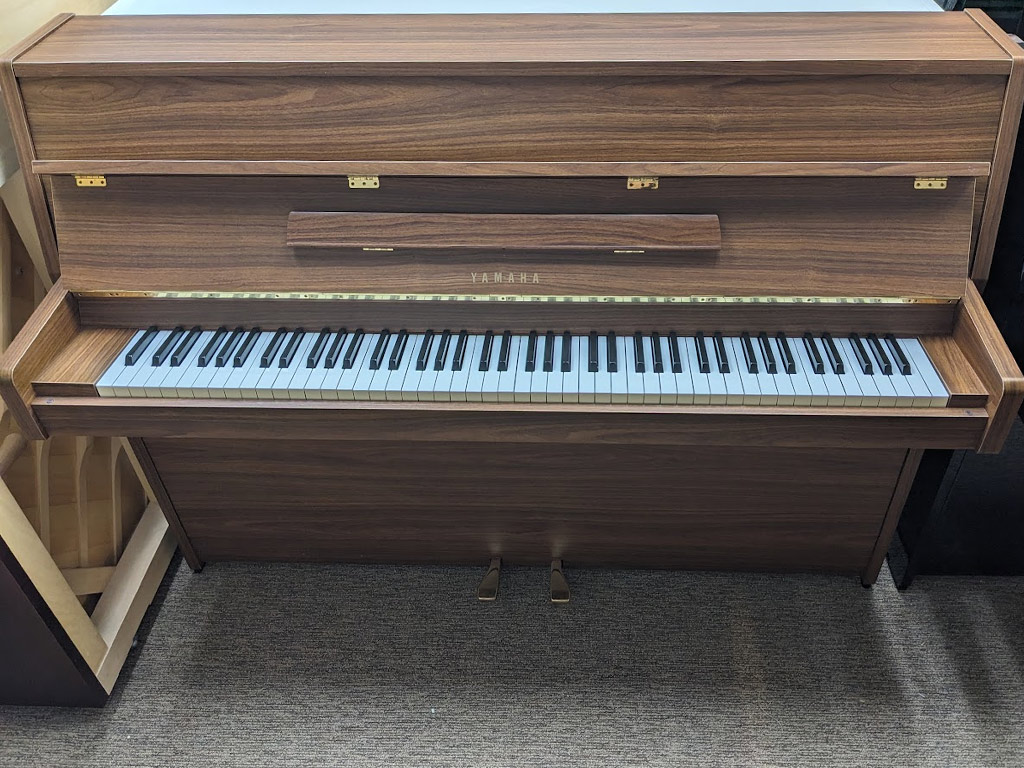 YAMAHA LU-101 — upright piano