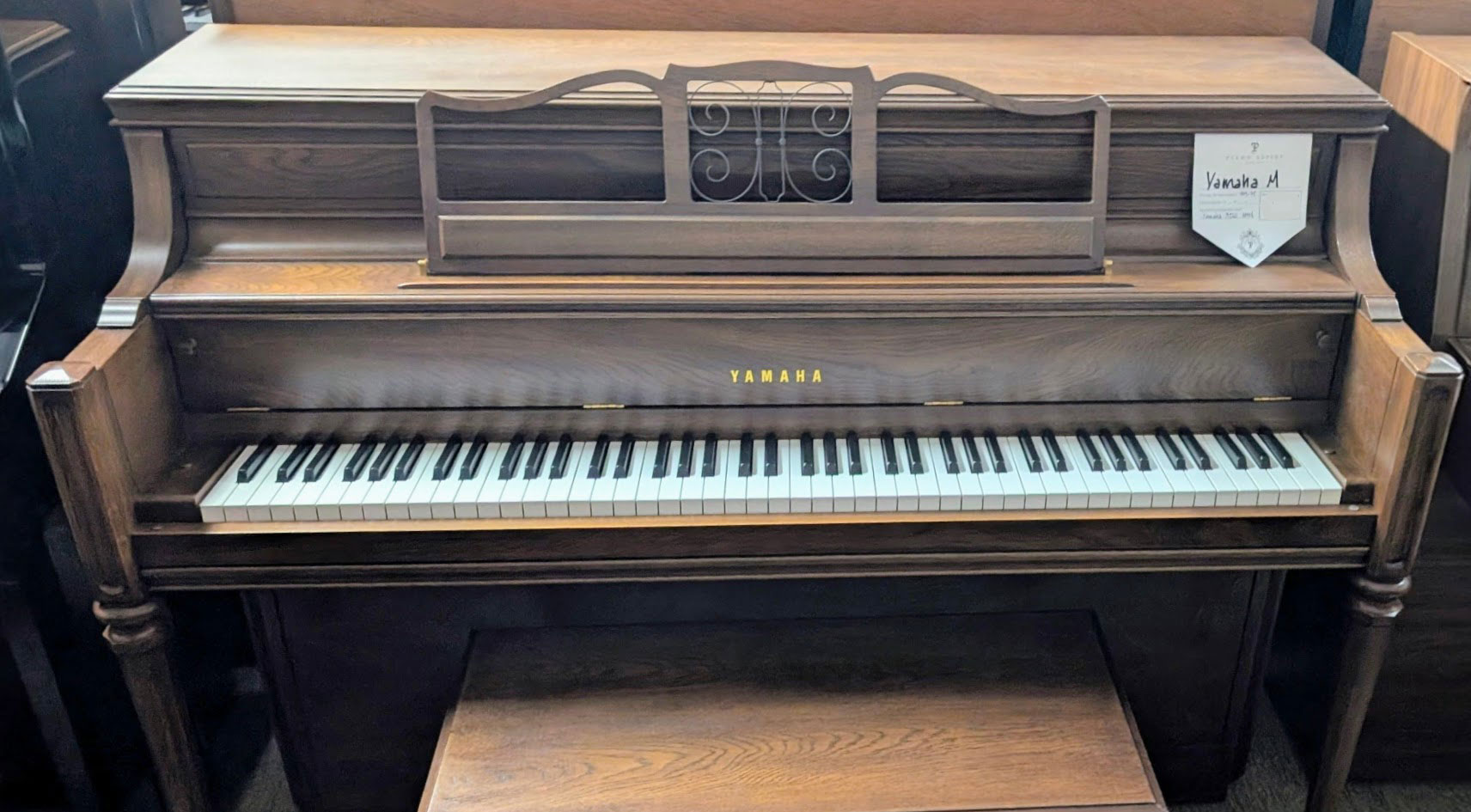 YAMAHA M — piano droit — vendu