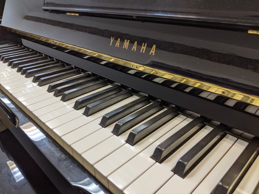 YAMAHA M1AR — piano droit, photo 1