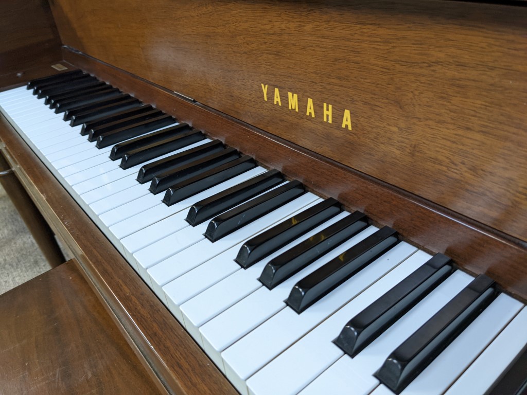 YAMAHA M2F — piano droit, photo 1