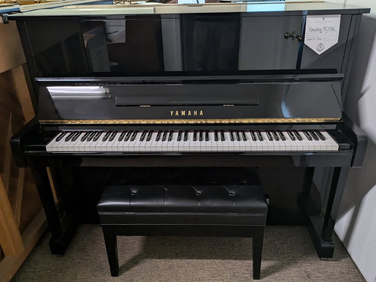 YAMAHA MC10BL — piano droit — vendu