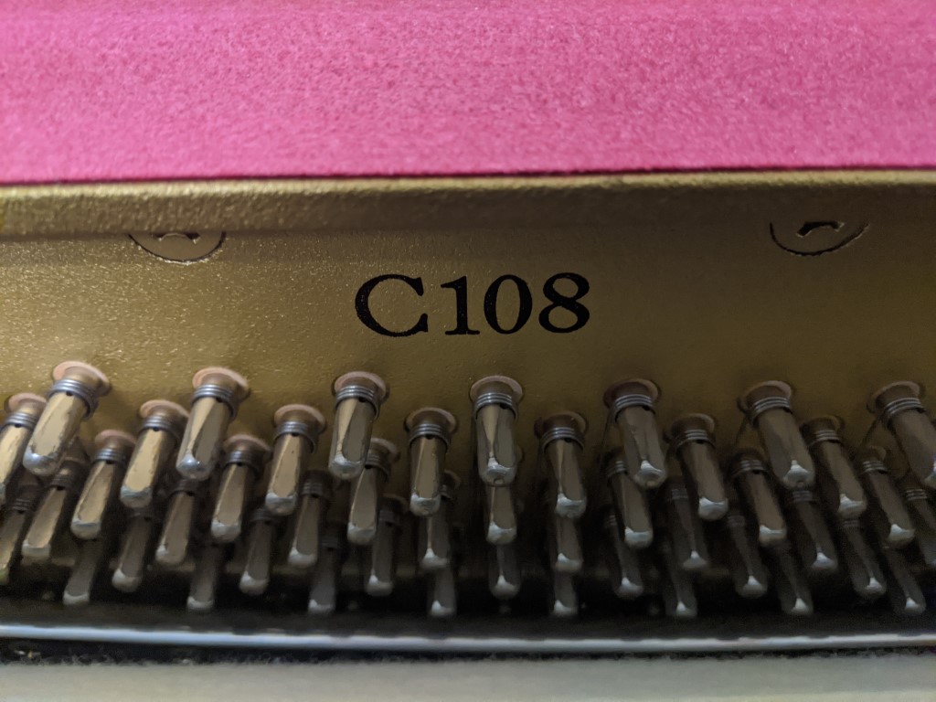 YAMAHA Noir C108 — piano droit, photo 4