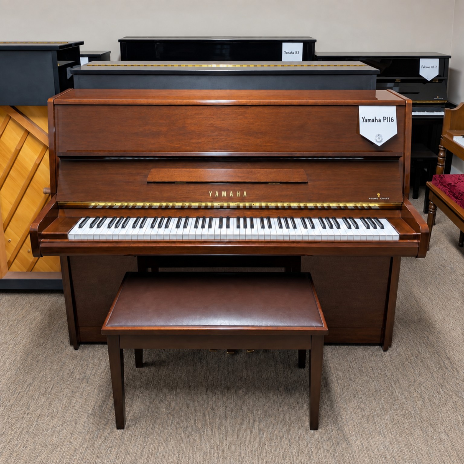 YAMAHA P116 — piano droit