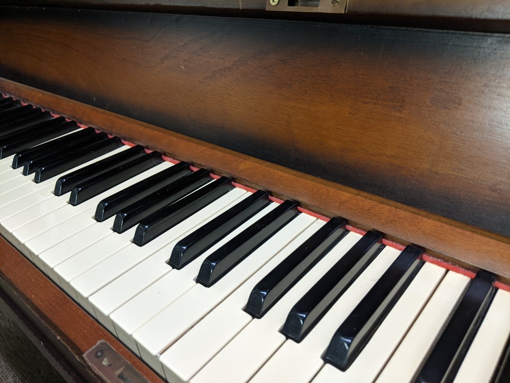 YAMAHA P22 — piano droit, photo 1