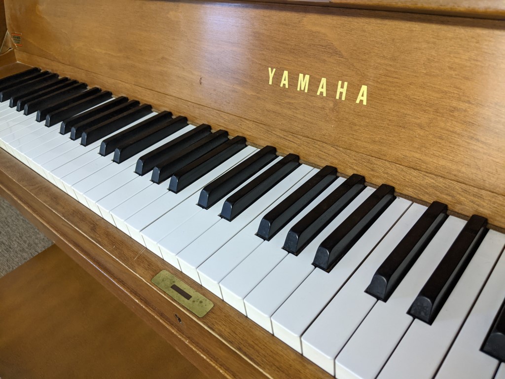YAMAHA P2 — piano droit, photo 1
