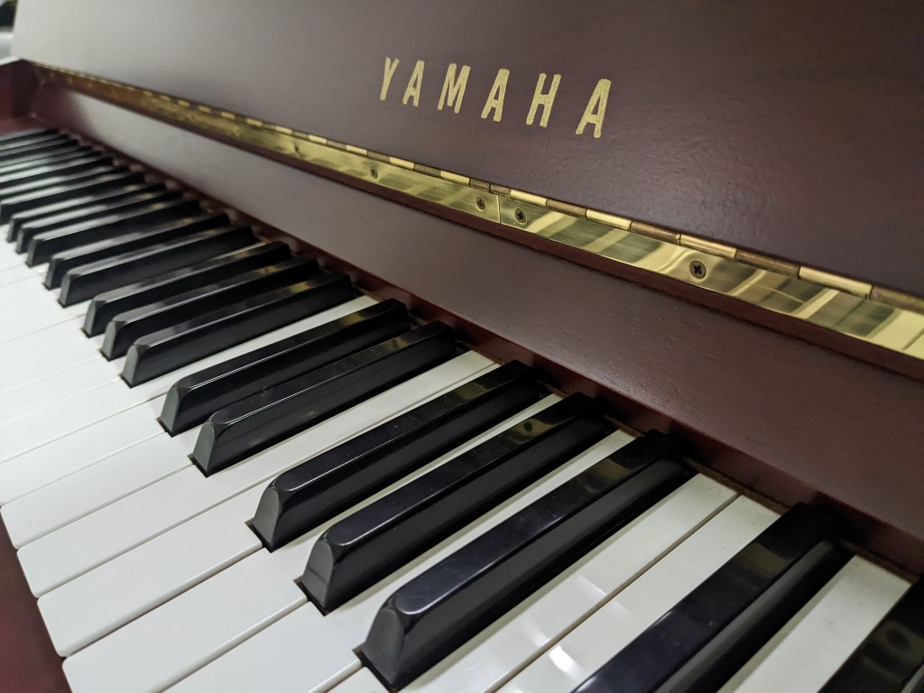 YAMAHA P2 STUDIO — piano droit, photo 1