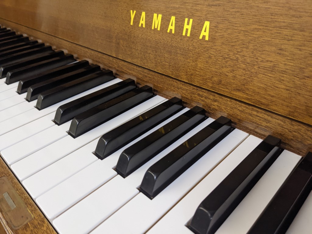 YAMAHA P22 — piano droit, photo 1