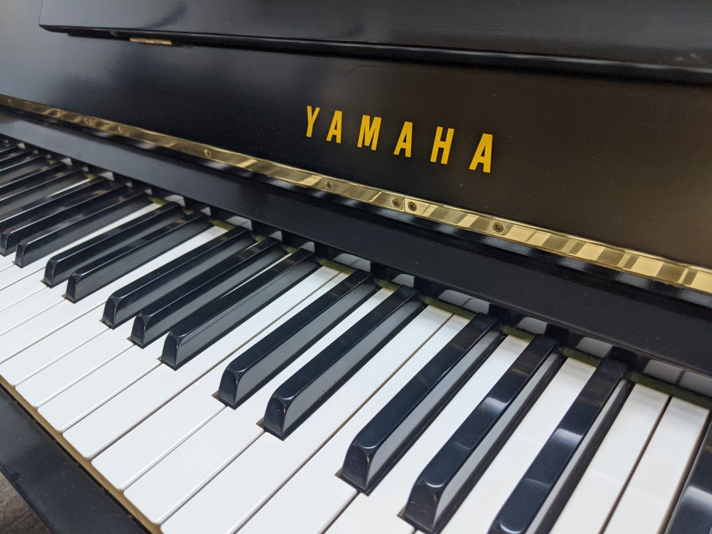 YAMAHA P2HR — piano droit, photo 1