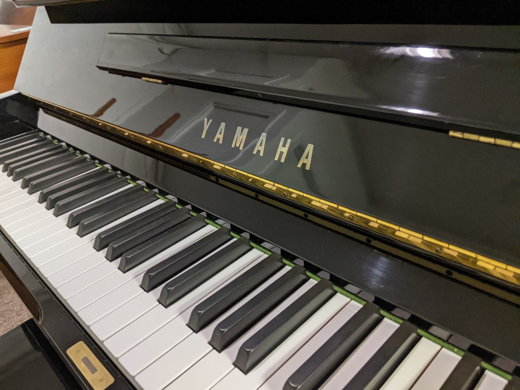 YAMAHA SU-131 — piano droit, photo 2