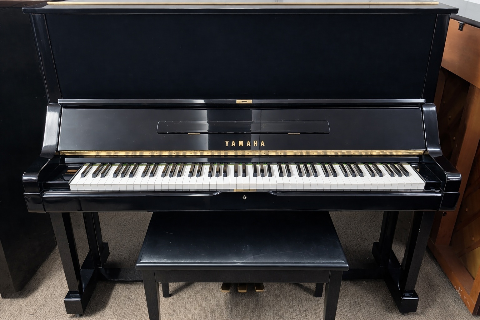 YAMAHA UX — piano droit — vendu