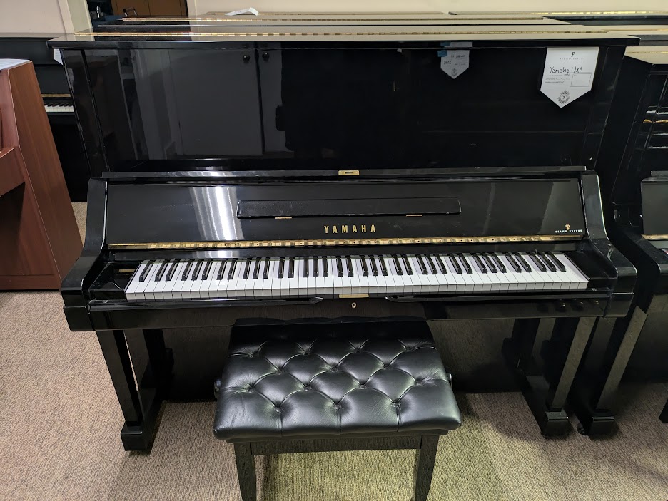 YAMAHA UX3 — piano droit