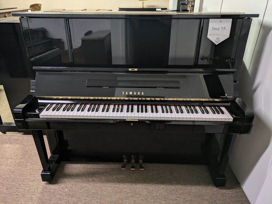 YAMAHA YUX — piano droit — vendu