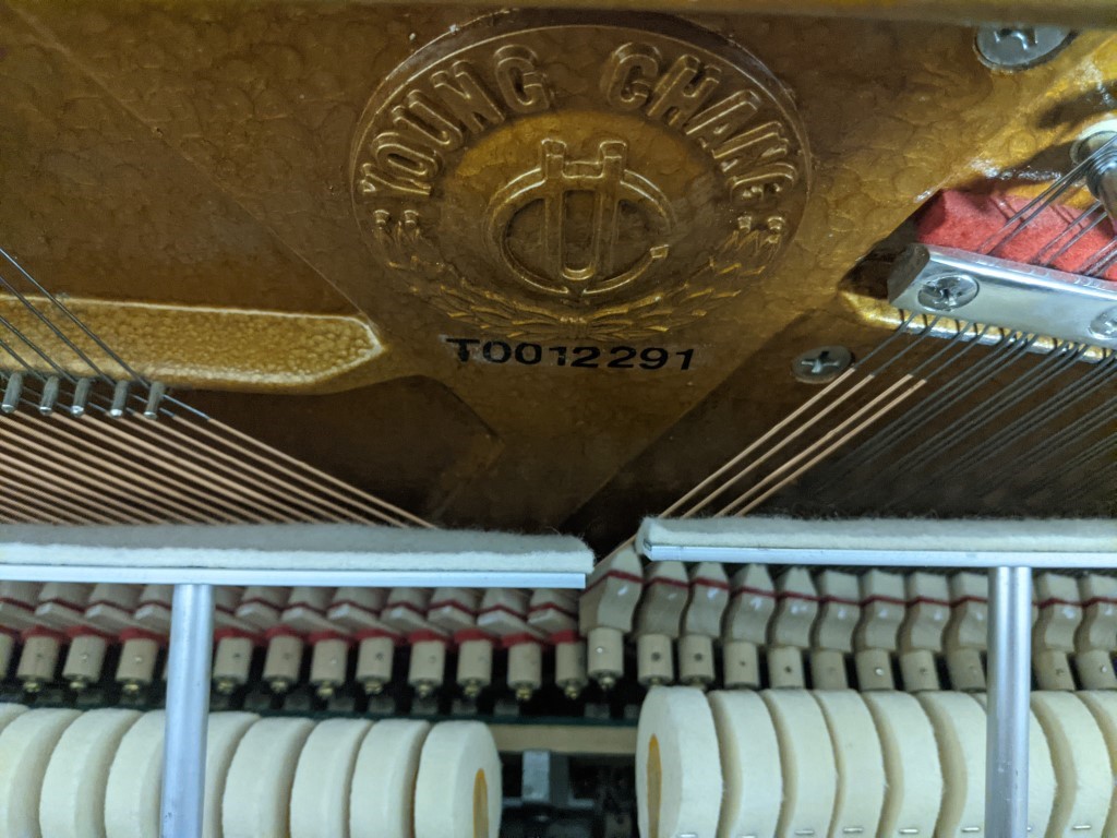 YOUNG CHANG E-121 Acajou — piano droit, photo 4