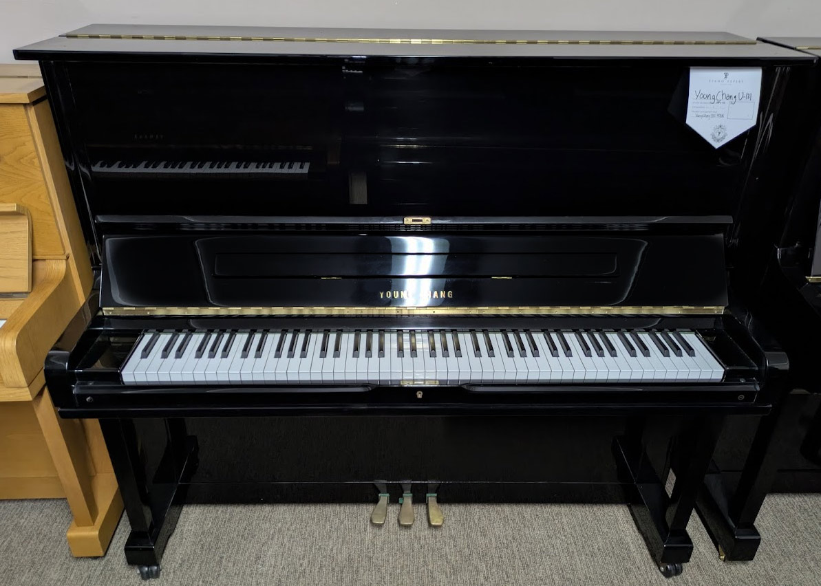 YOUNG CHANG U131 — piano droit