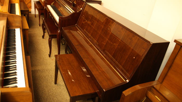 YOUNG CHANG — piano droit, photo 1