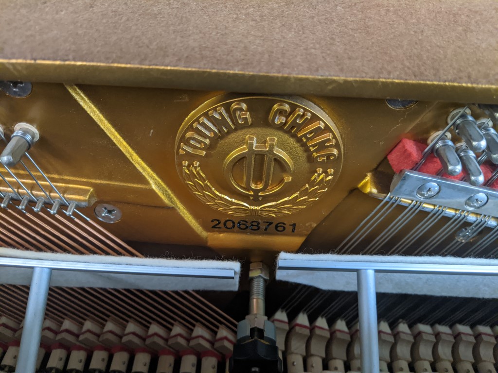 YOUNG CHANG E-114 Mahogany — sold piano