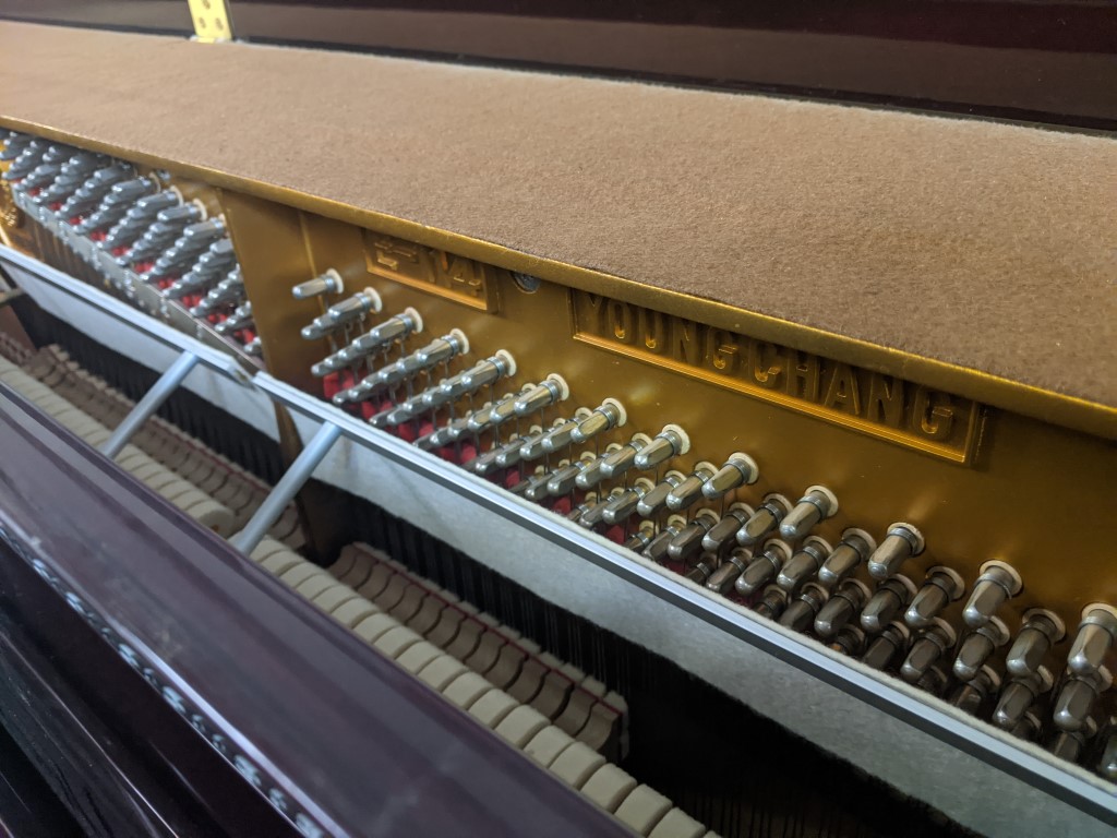 YOUNG CHANG E-114 Mahogany — sold piano